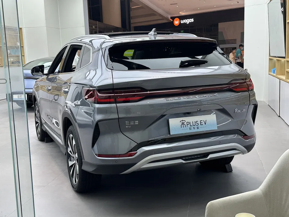BYD Song Plus DM-i 2025 — фото 6